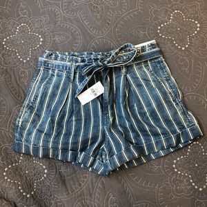 BRAND NEW American Eagle jean shorts, size 0